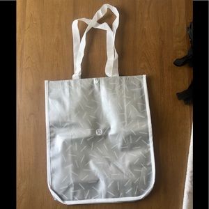 Lululemon large reusable tote